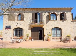 Large Farmhouse with Private Pool & Large Garden near Beach