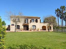 Large Farmhouse with Private Pool & Large Garden near Beach