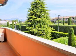 Residence and Quiet Residence With Pool, Near the Lake
