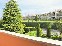 Residence and Quiet Residence With Pool, Near the Lake