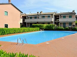 Residence and Quiet Residence With Pool, Near the Lake