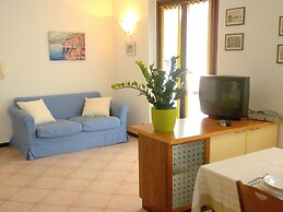 Residence and Quiet Residence With Pool, Near the Lake