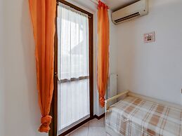 Residence and Quiet Residence With Pool, Near the Lake