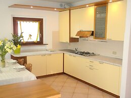 Residence and Quiet Residence With Pool, Near the Lake