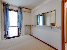 Residence and Quiet Residence With Pool, Near the Lake