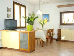 Residence and Quiet Residence With Pool, Near the Lake