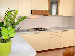 Residence and Quiet Residence With Pool, Near the Lake