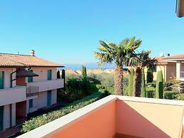 Residence and Quiet Residence With Pool, Near the Lake