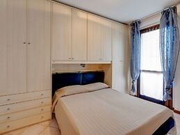 Residence and Quiet Residence With Pool, Near the Lake