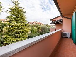 Residence and Quiet Residence With Pool, Near the Lake