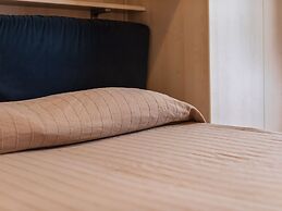 Residence and Quiet Residence With Pool, Near the Lake