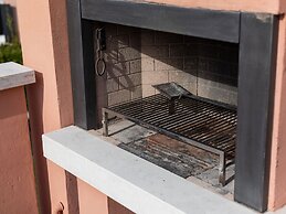 Residence and Quiet Residence With Pool, Near the Lake