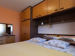 Cozy Apartment in Malinska near Sea