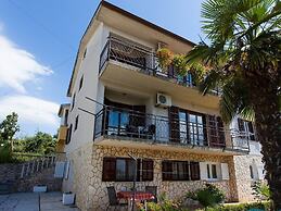 Cozy Apartment in Malinska near Sea