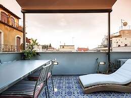 Pleasing House in the Center of the Famous Taormina Near the Sea