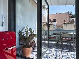 Pleasing House in the Center of the Famous Taormina Near the Sea