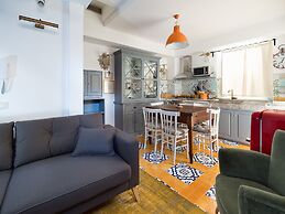 Pleasing House in the Center of the Famous Taormina Near the Sea