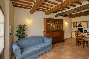 Apartment With Swimming Pool