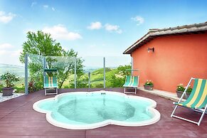 Apartment With Swimming Pool
