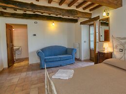 Apartment With Swimming Pool