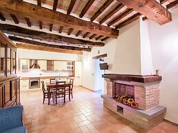 Apartment With Swimming Pool