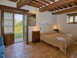 Apartment With Swimming Pool