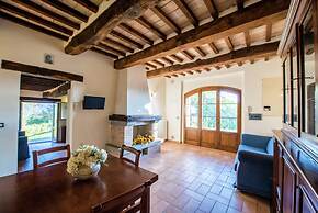 Apartment With Swimming Pool