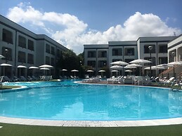 Nicely Furnished Apartment with AC near Beach