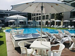 Nicely Furnished Apartment with AC near Beach