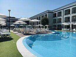 Nicely Furnished Apartment with AC near Beach