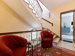 Cloistered Apartment in Sirmione near Lake