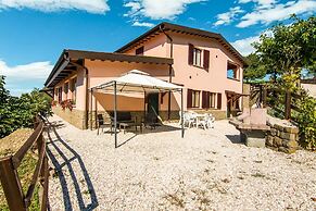 Farmhouse in Apecchio With Pool