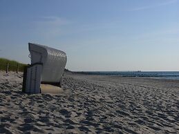 Ferienhaus mit Garten in Graal-mueritz