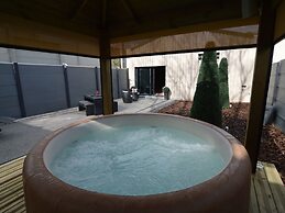Deluxe Holiday Home in Welkenraedt with Hot Tub & Steam Shower