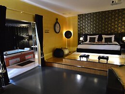 Deluxe Holiday Home in Welkenraedt with Hot Tub & Steam Shower