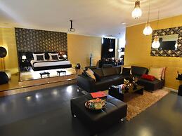 Deluxe Holiday Home in Welkenraedt with Hot Tub & Steam Shower