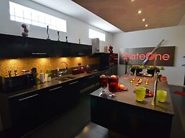 Deluxe Holiday Home in Welkenraedt with Hot Tub & Steam Shower