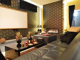 Deluxe Holiday Home in Welkenraedt with Hot Tub & Steam Shower