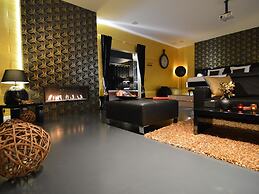 Deluxe Holiday Home in Welkenraedt with Hot Tub & Steam Shower