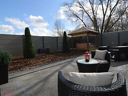 Deluxe Holiday Home in Welkenraedt with Hot Tub & Steam Shower