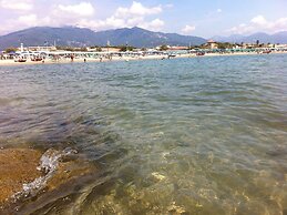Cosy and Comfortable Apartment in Marina di Massa, Near the Beach