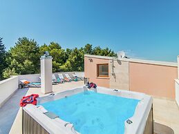 Modern Villa with Private Pool & Hot Tub near Center & Beach