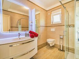 Modern Villa with Private Pool & Hot Tub near Center & Beach