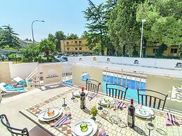 Modern Villa with Private Pool & Hot Tub near Center & Beach