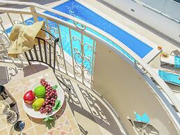 Modern Villa with Private Pool & Hot Tub near Center & Beach