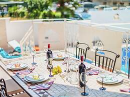 Modern Villa with Private Pool & Hot Tub near Center & Beach