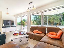 Modern Villa with Private Pool & Hot Tub near Center & Beach