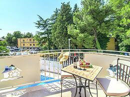 Modern Villa with Private Pool & Hot Tub near Center & Beach