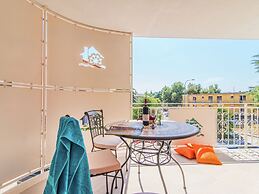 Modern Villa with Private Pool & Hot Tub near Center & Beach