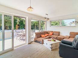 Modern Villa with Private Pool & Hot Tub near Center & Beach